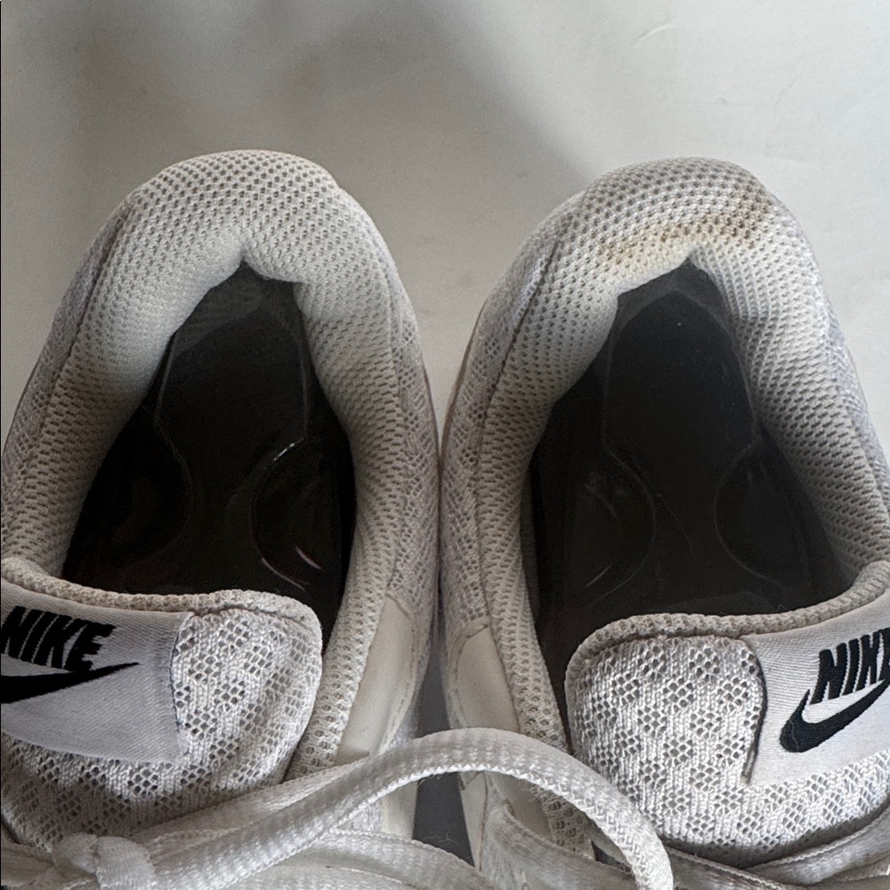 NIKE Tanjun White Running Athletic Sneakers Shoes 8 GUC $75 - Picture 8 of 11